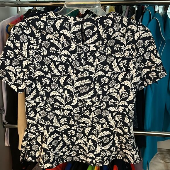 Like New! Women’s Banana Republic Peplum Top - Picture 3 of 4